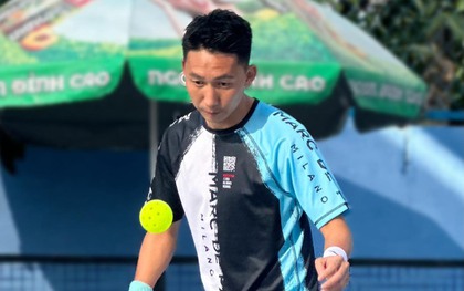 Tiền vệ tài hoa nhất làng bóng Việt khoe ảnh tất niên nhưng toàn pickleball