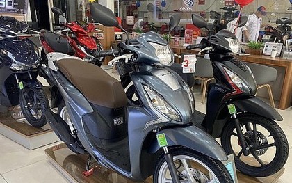 Giá Honda Vision đầu năm 2025: Chênh cả triệu đồng nhưng còn kém xa thời sốt giá