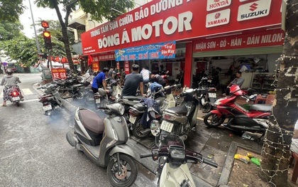 Sáng 1/10, các cửa hàng sửa xe máy ở Hà Nội hoạt động hết công suất