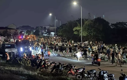 Nước sông Cầu dâng cao, các lực lượng căng mình đắp đê Tam Giang trong đêm