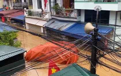 2 ô tô bọc bạt trôi theo nước lũ ở Thái Nguyên đã được tìm thấy: Hé lộ tình trạng xe