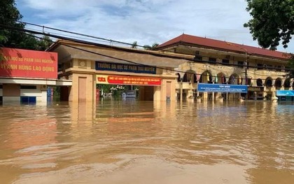 Sinh viên "tố" nhân viên căng tin cấm cản đoàn từ thiện giữa mưa lũ: Nhà trường nói sẽ đối thoại