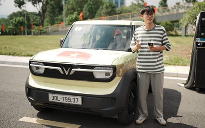 Chuyển đổi xanh ngay từ chiếc ô tô đầu tiên: Người trẻ háo hức chào đón xe điện