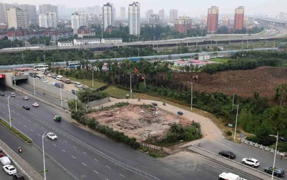 7 năm giữ “ốc đảo cũ kỹ” giữa biển bê tông, người đàn ông tuyên bố: 8 tỷ là giá đền bù cũ, giờ phải 10 tỷ