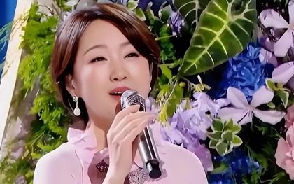 Nhan sắc khiến cả showbiz mê mẩn: Nhìn trạng thái của người đẹp 54 tuổi thế này thì còn ai sợ tuổi trung niên nữa chứ