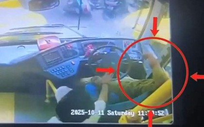 Tài xế bất ngờ lên cơn động kinh, xe buýt đâm trúng 9 phương tiện