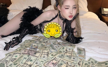 Cách Ngân 98 "rải tiền"