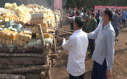 Lào tiêu hủy hơn 11 tấn ma túy ngoài trời