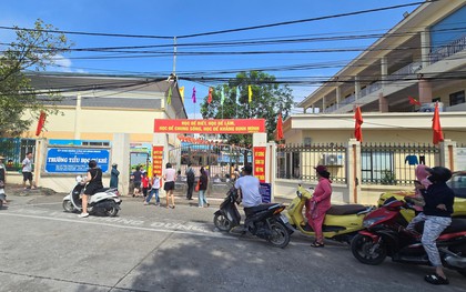 Đoàn liên ngành làm việc với trường học bị 'tố' đưa trứng, thịt bốc mùi vào bữa ăn của học sinh