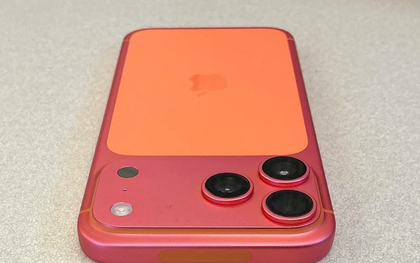 Kỳ lạ chiếc iPhone 17 Pro Max Cam Vũ Trụ bỗng đổi sang màu hồng đỏ