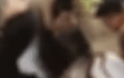 Nhóm người tranh giành các túi tiền tại khu chung cư cao cấp ở Hà Nội: Đoạn clip gây xôn xao