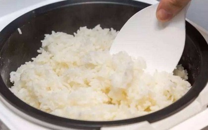 Nấu cơm chỉ cho nước thì quá xoàng: Thêm 2 thứ này, cơm dẻo thơm ngon gấp 10