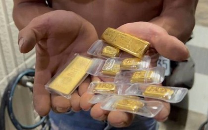 Cất vàng trong két 2 năm, người đàn ông phát hiện dấu hiệu lạ: Chủ cửa hàng đưa ra giải thích gây bất ngờ