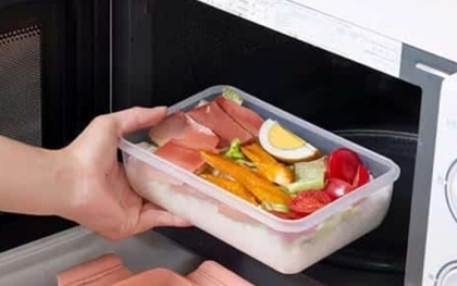 Cách dùng hộp nhựa an toàn trong lò vi sóng