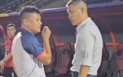 Công Vinh lộ diện