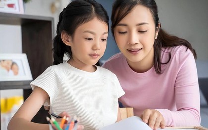 Nhà nghiên cứu Harvard tiết lộ: 4 LỜI KHEN nhưng khiến con gái thiếu tự tin
