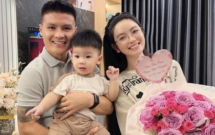 Chu Thanh Huyền giục mỏi mồm Quang Hải mới tặng 1 bó hoa ngày 20/10, netizen chỉ soi xem có bao nhiêu "rụng cánh"