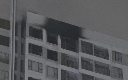 Cảnh tượng sau vụ cháy căn hộ chung cư RiverGate TP.HCM khiến hàng trăm người hoảng loạn