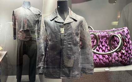 Giới trẻ choáng với hiện vật của Bảo tàng Lịch sử Quân sự Việt Nam: Các cụ xưa mặc như fashion show vậy!