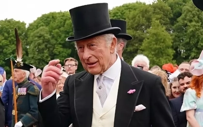 Vua Charles sành điệu