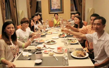 Đi họp lớp được hỏi tiền tiết kiệm, tôi trả lời 100 triệu đồng dù tài khoản có 2 tỷ: Về đến nhà, nhận được tin nhắn cả đời không thể quên