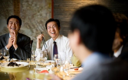 Lương hơn 44 triệu đồng/tháng, tôi vẫn từ chối mời sếp đi ăn để tiết kiệm tiền, 1 tháng sau bất ngờ được thăng chức