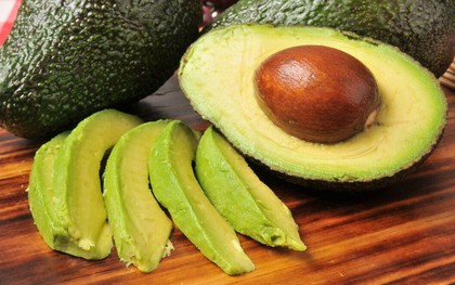 Quả bơ đã cắt sẽ không bị thâm nếu được bôi thứ này lên - không phải chanh