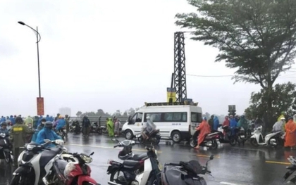 Gió mạnh cuốn người phụ nữ rơi xuống vực ở Đà Nẵng