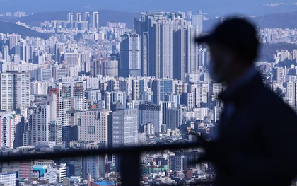 BĐS quá nóng, giá nhà cao gấp 22 lần thu nhập, Hàn Quốc buộc phải giữ nguyên lãi suất, đích thân Tổng thống phải lên tiếng