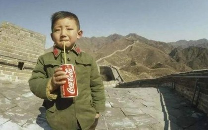 "Cậu bé Trung Quốc đầu tiên uống Coca-Cola" bây giờ ra sao?