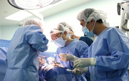8 giờ nghẹt thở giải thoát nữ bệnh nhân khỏi khối u nền sọ khổng lồ tại “vị trí cấm kỵ”