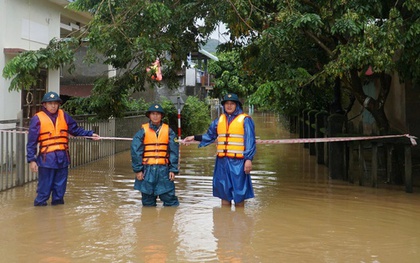 Băng qua dòng nước lũ về nhà, một nữ công nhân ở Đà Nẵng tử vong