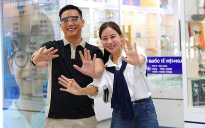 Ký sự "rủ nhau XÓA CẬN" của vợ chồng hotmom Uyên Bi: Nâng cấp tầm nhìn xa từ 1/10 lên 10/10 chỉ sau 10 giây