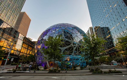 Amazon gây sốc: 14,000 nhân viên bị sa thải qua tin nhắn, công ty công nghệ đang loay hoay trong bão AI?