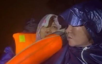 "Chị cố lên, đừng ngủ": Lời động viên 17 giây của trường Công an phường giữa đêm mưa lạnh