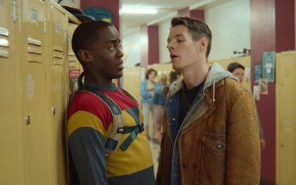 Xem phim Sex Education, tôi phát hiện ra con trai cũng là "kẻ bắt nạt": Cú sốc lớn nhất của người làm cha