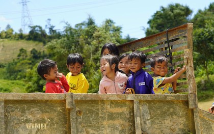 "Khoai chở trăm nụ cười về bản": Khi tấm lòng phố thị đáp lại nụ cười vùng cao