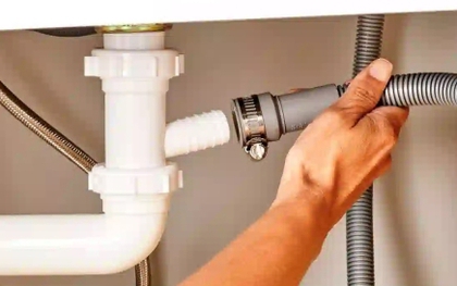 Cách vệ sinh đường ống thoát nước ở bồn rửa bát