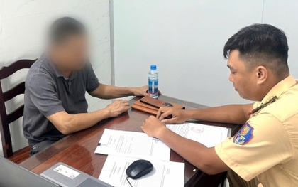 Phạt 19 triệu, trừ 4 điểm GPLX tài xế lái ô tô đi ngược chiều ở TP.HCM