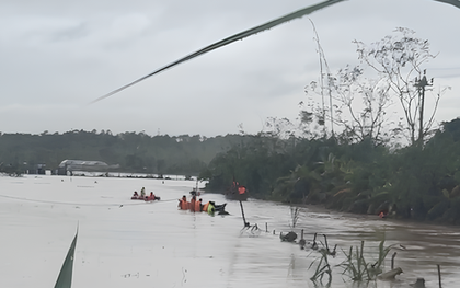 Hơn 100 người đang tìm kiếm bé gái 10 tuổi bị lũ cuốn