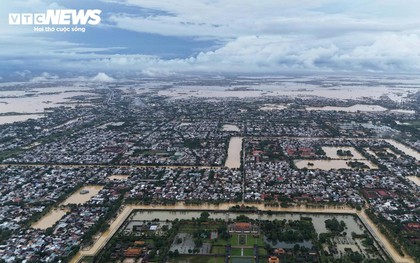 TP Huế hoang tàn, bị rác và bùn bủa vây sau trận 'đại hồng thuỷ'