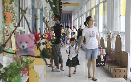 Lương 3 cọc 3 đồng, chồng tôi đòi bán nhà để con học trường quốc tế, anh bảo: "Giáo dục quan trọng hơn nhà cửa"!