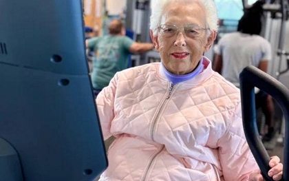 Người phụ nữ 100 tuổi gây sốt vì bài tập thể dục tại phòng gym tiết lộ bí quyết khỏe mạnh, đủ sức đến phòng tập 3 lần/tuần