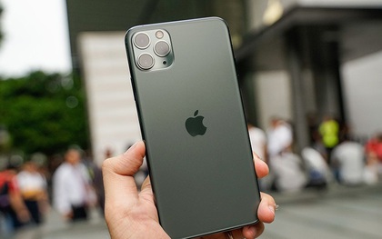 Thêm 1 chiếc iPhone Pro Max trở thành "đồ cổ"