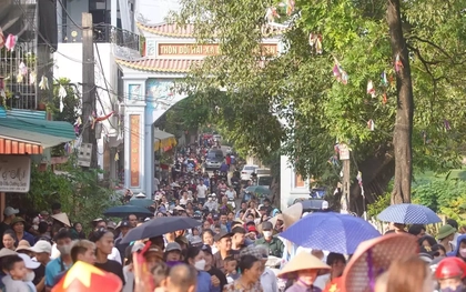 Biển người đổ về Phú Nghĩa