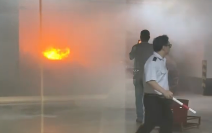 Cháy ô tô trong hầm giữ xe trung tâm thương mại Takashimaya