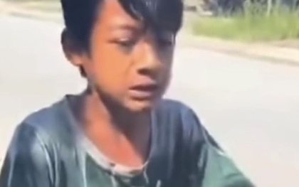 Tây Ninh: Bé trai òa khóc giữa phố khi bị cướp 140 tờ vé số