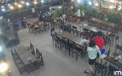 Ô tô lao vào quán nhậu: Trước khi tông chết người, tài xế còn làm một việc nguy hiểm