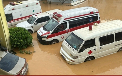 Cô lập giữa biển nước, bệnh viện ở Lạng Sơn 'cầm cự' từng giờ