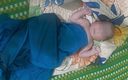 Phát hiện bé trai sơ sinh cạnh bãi rác ở Nghệ An: Mẹ giận người yêu nên bỏ con